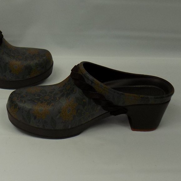 Crocs Sarah Flower Graphic Print Clog 203764-255 Women's Size 7 - Picture 5 of 15